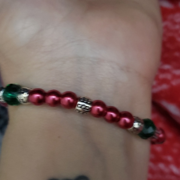 Handmade Candy Cane Christmas bracelet - Picture 4 of 6